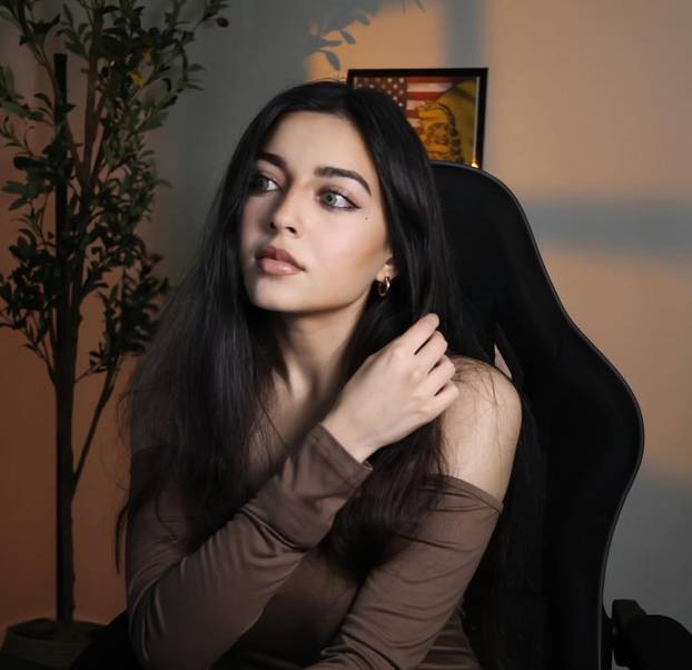 FOTO Zgodna bioinženjerka napustila doktorat: 'Snimam vruće videe i držim instrukcije'