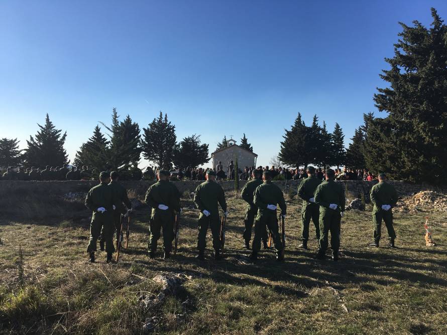 Tuga u Čistoj Velikoj: Pokopani okrutno ubijeni Marin i Silvana