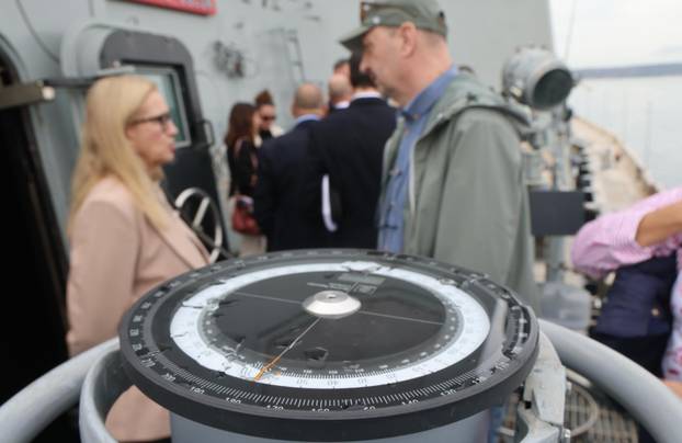 Split: Ekskluzivni obilazak fregate F-105 Cristóbal Colón, jednog od tehnološki najnaprednijih brodova španjolske ratne mornarice