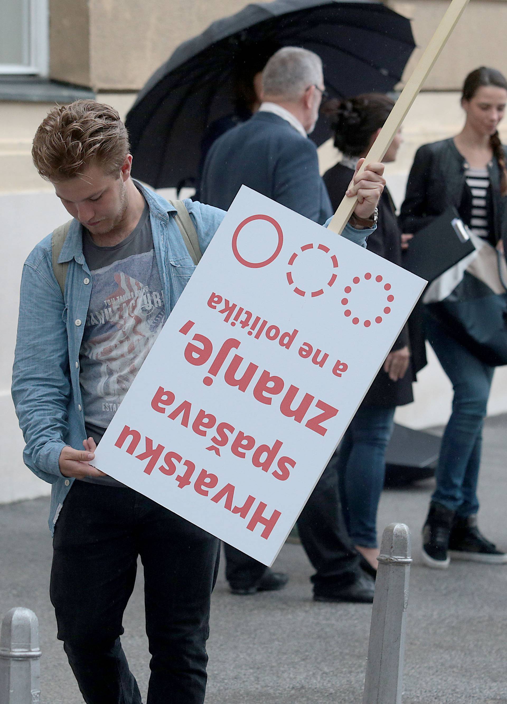 Zastupnici dobili svjedodžbe; Culej: 'Zabijte si to znate gdje'