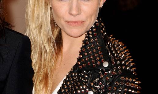 (Pre)bliske prijateljice: Sienna Miller opsjednuta je Carom?