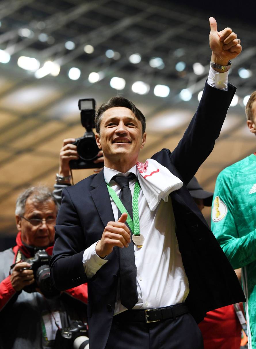 Navijači skandirali, Kovač uzeo megafon i vikao: Ponosan sam!