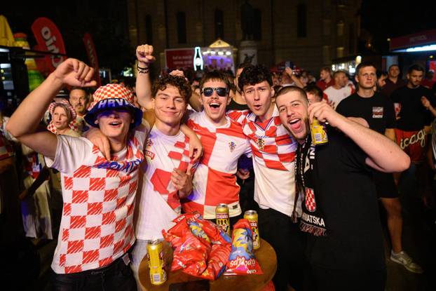 Zagreb: Navijači na Cvjetnom trgu 
