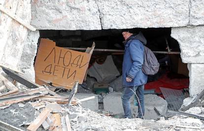 Ukrajina tvrdi: Rusi napadaju Odesu, a Irpin je u ruševinama