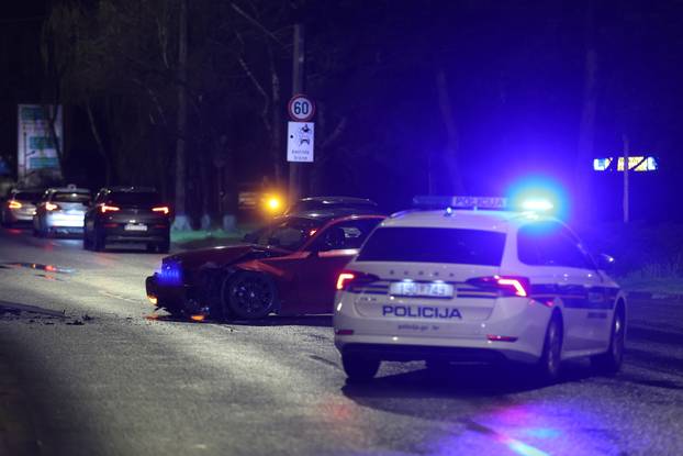 Prometna nesreća u Zagrebu, automobilom se zabio u tramvajsku stanicu