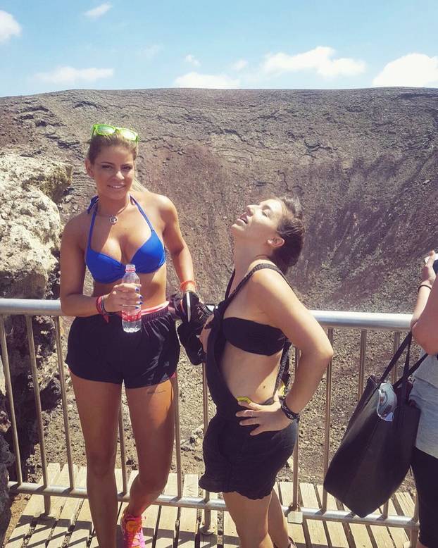 FOTO Paklena je za volanom, a tek kad skine gaćice i grudnjak