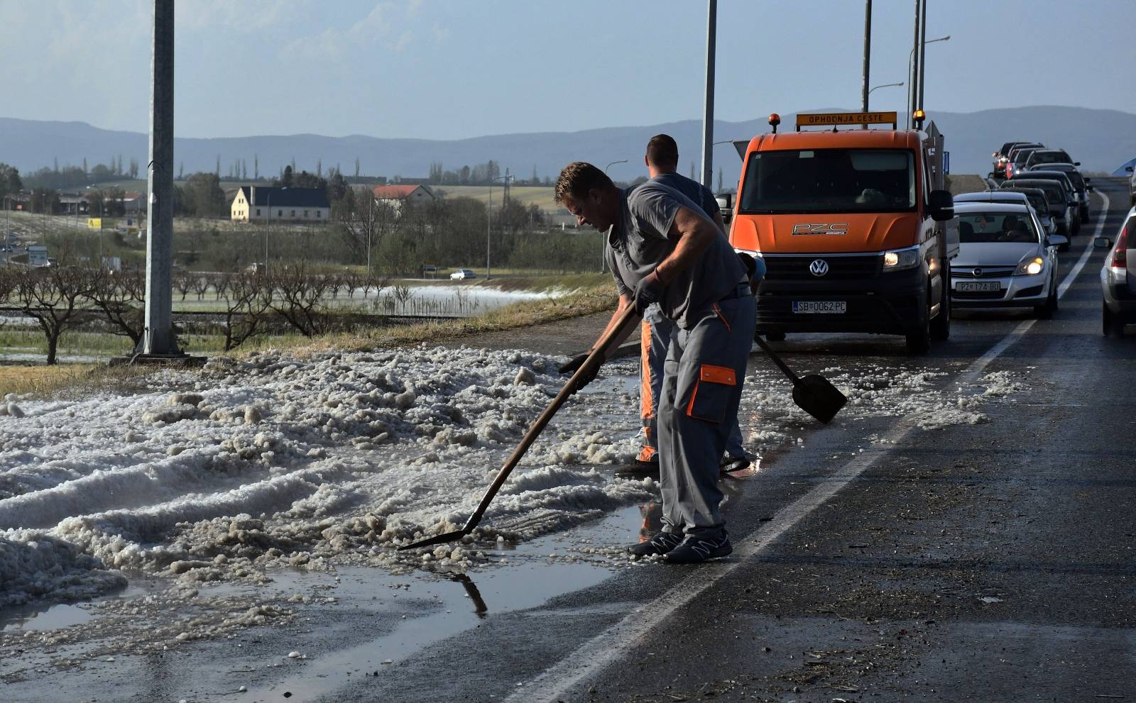 Snažno nevrijeme praćeno tučom poharalo Požegu i okolna sela