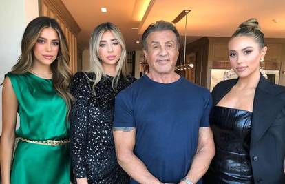 Stallone objavio fotografiju s kćerima: 'Zamisli da ti je otac Rambo i Rocky u isto vrijeme'