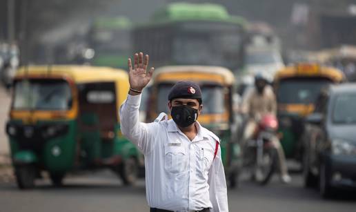 Toliko je zagađen zrak da New Delhi uvodi par-nepar vožnju