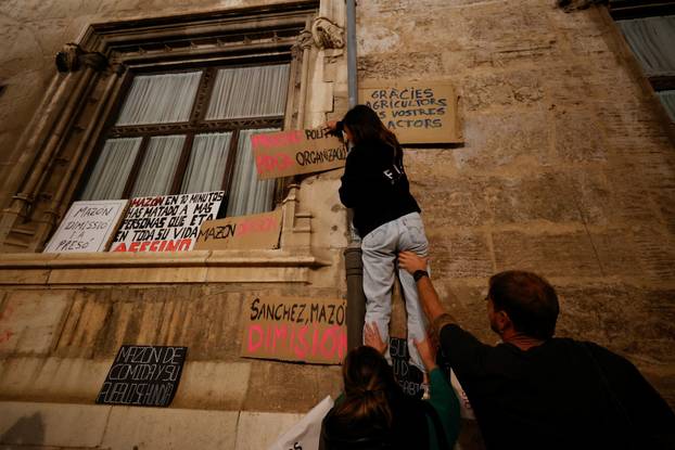 Protest against management of emergency response to the deadly floods in Valencia