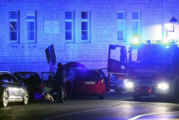 Trogir: Autom se zabio u parkirana vozila i poginuo