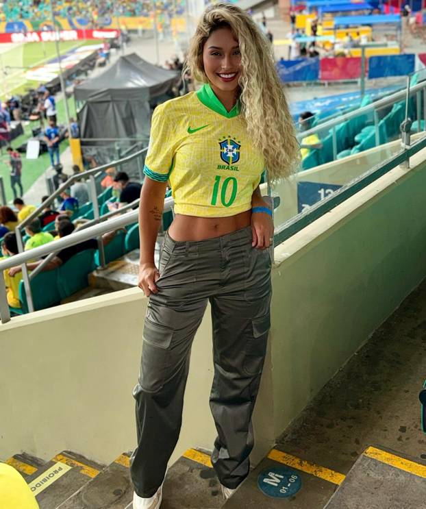 FOTO Igrač Barcelone osam je godina bio 'samo prijatelj' pa ipak osvojio atraktivnu plavušu