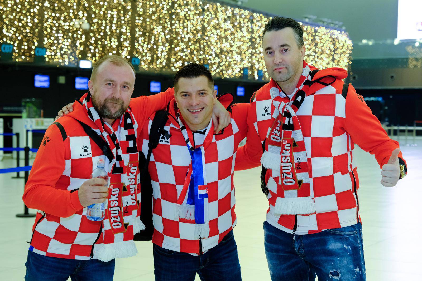 Hrvatski navijači s Plesa kreću prema Dohi dati podršku hrvatskoj nogometnoj reprezentaciji