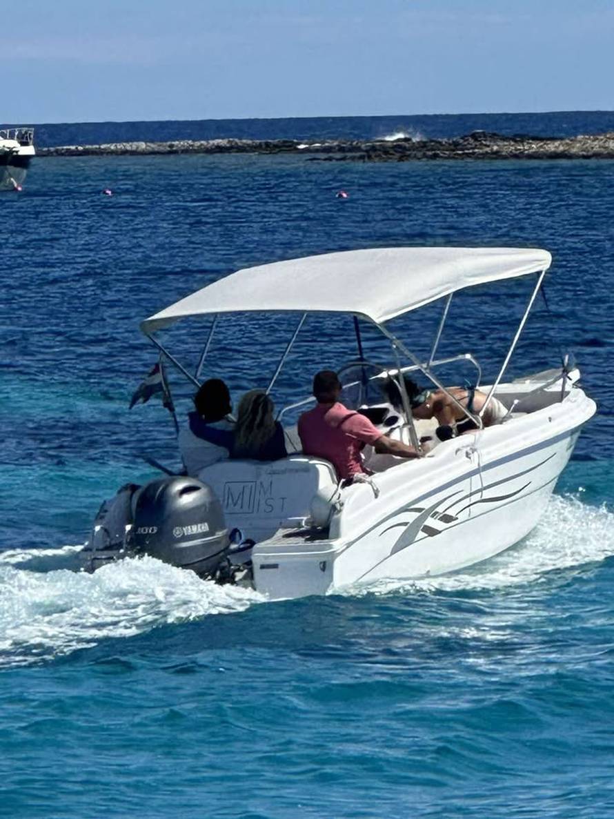 Ne odvajaju se! Maja Šuput i 'Savršeni' Šime ponovno skupa: Držali su se za ruke i otplovili