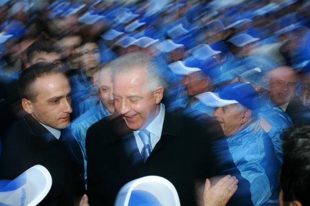 Sanader i simpatizeri: Ovako su HDZ-ovi skupovi izgledali 2007.