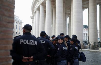 Osiguranje na sprovodu pape: Snajperi na krovovima, posebni timovi za deaktivaciju bombi...