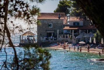 Bol: Plaža Kotlina
