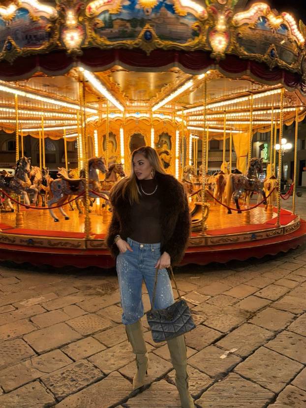 FOTO Talijanska voditeljica je konkurencija Diletti Leotti pred kamerama! Bila je i misica...