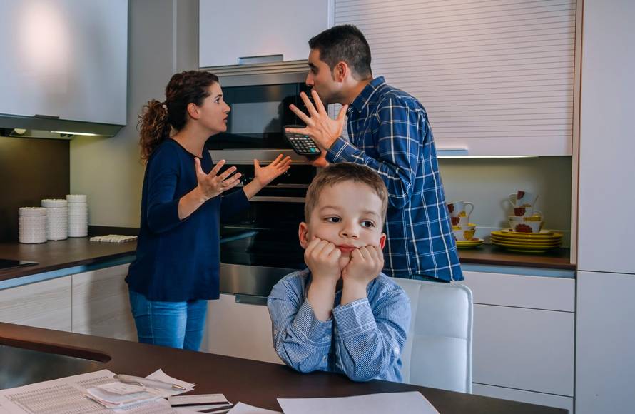 'Roditeljima ništa nije teško' je mit koji vodi u preopterećenost