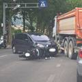 FOTO Motociklist ozlijeđen u sudaru s automobilom u Solinu