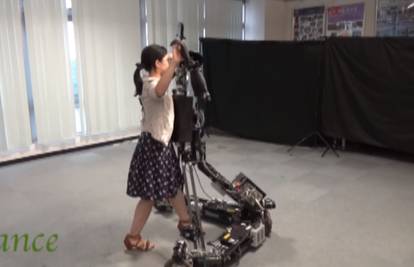 Robočager: Imate li dvije lijeve, ovaj robot naučit će vas plesati