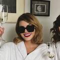 Ogrtač i čaša šampanjca: Ella Dvornik pokazala kako uživa