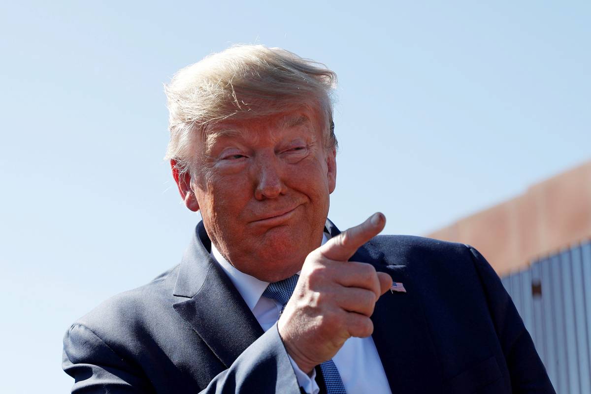 Trump se vratio u Washington, uslijed velike krize u mandatu
