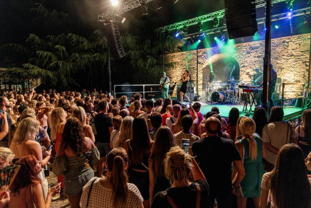 Pula: Vesna Pisarović održala koncert na Kaštelu