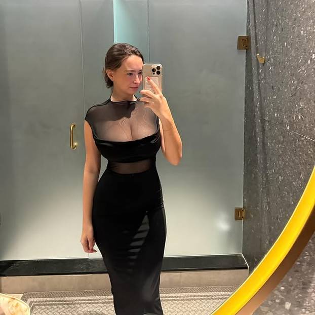 FOTO Cece Rose se proslavila 'čeličnim grudima': 'Mnogi misle da je to blagoslov, ali…'