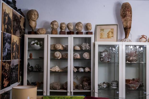 24sata: Palmižana: Reportaža o rušenju objekata Eduarda Tota Meneghella