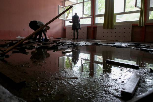 Ogromna šteta u Srednjoj školi Obrovac, voda uništila namještaj, podove i opremu