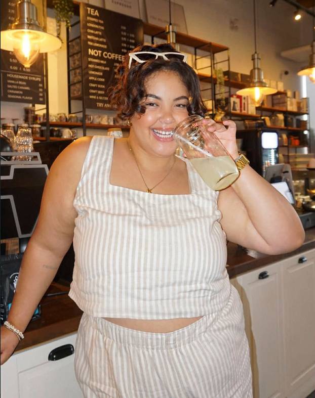 Plus-size influencerica ponosno pokazuje svoje obline: 'Tko se ne bi hvalio ovakvim grudima?'