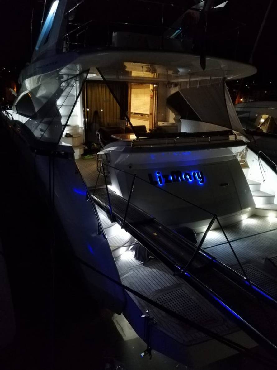 Ispustili fekalije u more pokraj Komiže: Kazna do 50.000 kuna