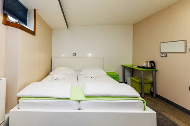 FOTO Zavirite u prvi brod-hotel u Hrvatskoj: Noćenje na ovom brodu u Rijeci ima posebnu čar