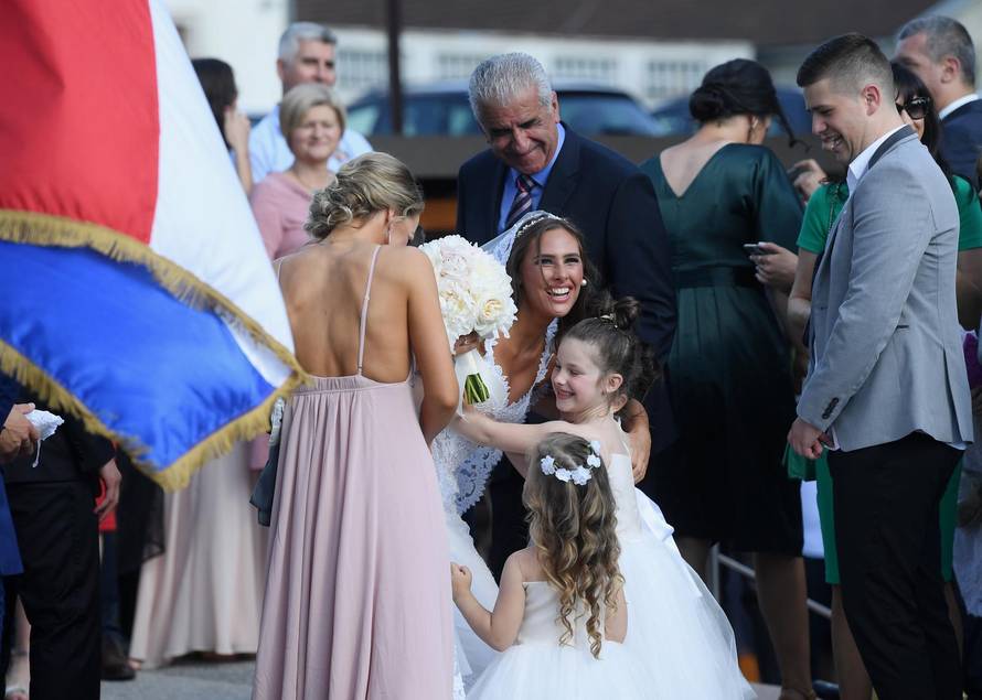 Vjenčanje boksača Filipa Hrgovića i Marinele Čaja u župi Svih svetih u Sesvetama