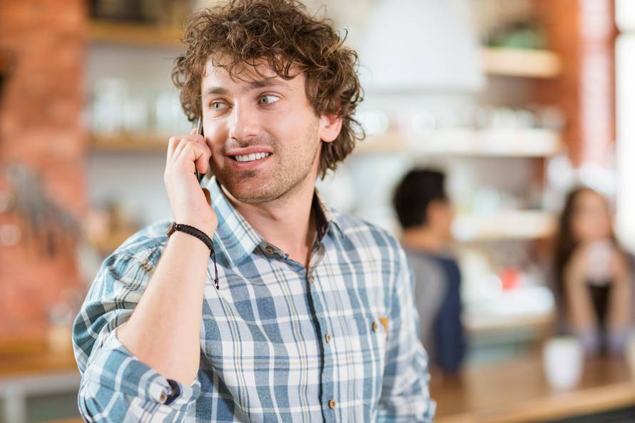 Pričanje na mobitel više od sat na dan kvari kvalitetu sperme