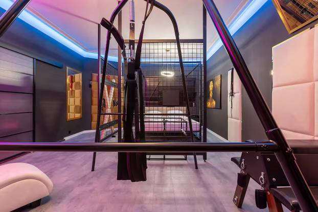 FOTO BDSM stan u Poljskoj je za ljubitelje grube akcije pravi raj!