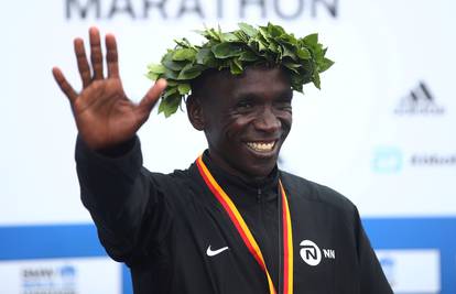 Kipchoge srušio svjetski rekord u maratonu za čak 78 sekundi!