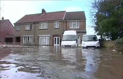 Obilne kiše u Velikoj Britaniji: Poplava prijeti dvorcu Windsor
