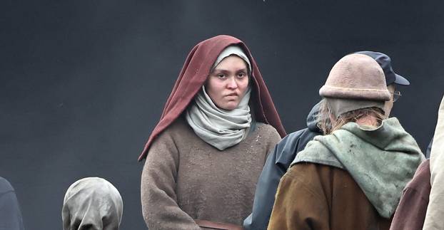 Excl - Lily-Rose Depp with cleft lip for Werwulf filming in Surrey