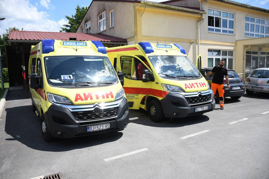 Bjelovarski vozači Hitne pomoći upalili sirene u znak podrške kolegi