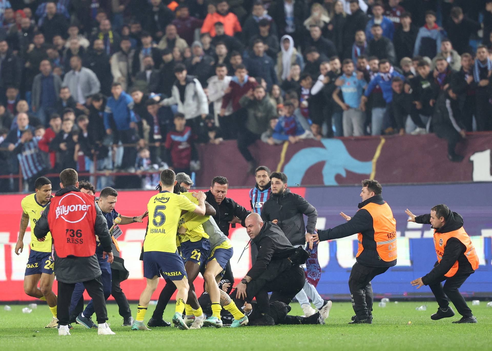 Super Lig - Trabzonspor v Fenerbahce