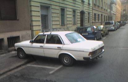 Zagreb: Nepropisno parkirao preko nogostupa