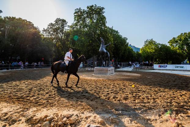 Sinj  - Odrzana  Bara Prva trka 309 Sinjske Alke. 