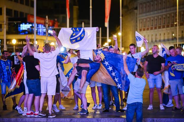 Zagreb: Slavlje navijača nakon pobjede BiH nad Katarom 3-1