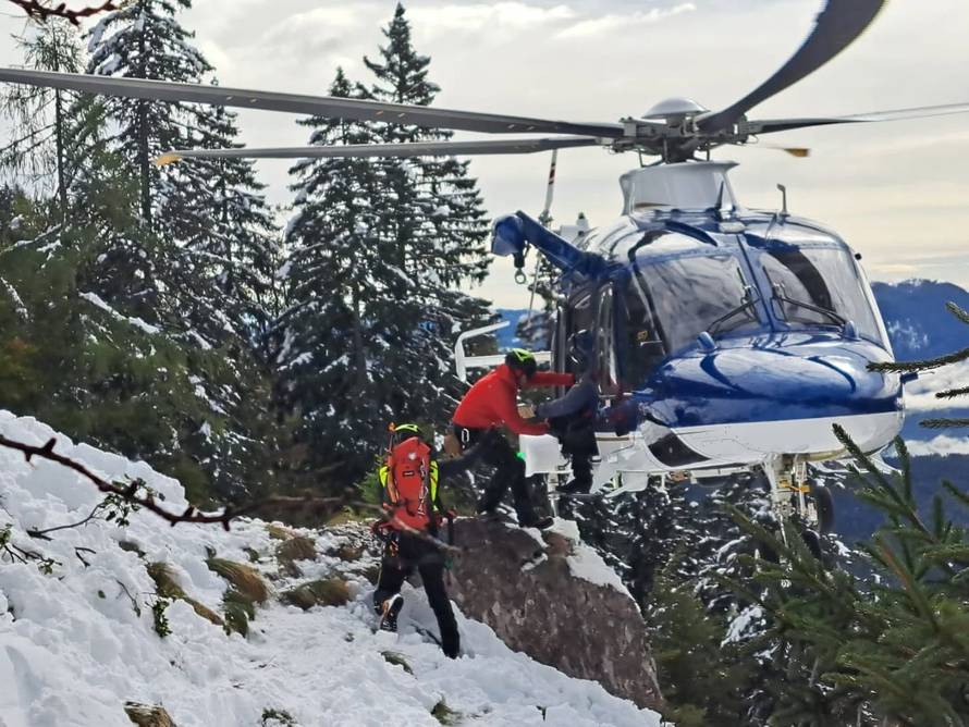 FOTO Slovenski spasioci otkrili mjesto gdje su tražili Hrvate, jedna lavina ugrozila je i njih!