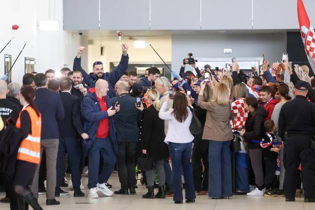 Zagreb: Rukometaši sletjeli u zračnu luku nakon osvojenog srebra na Svjetskom prvenstvu