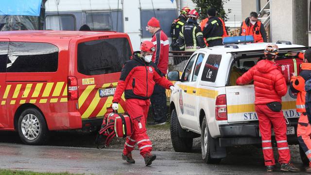 Potresne scene u Petrinji: Dali su sve od sebe da spase život volonteru. Preminuo je...