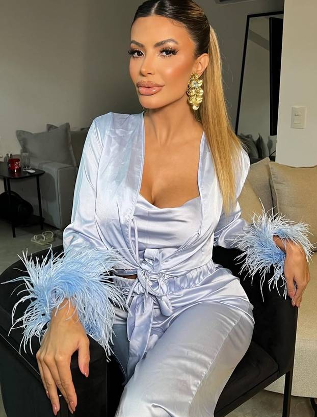 Potrošila milijun eura na izgled! 'Toliko sam lijepa da imam zabranu na dejt aplikacijama'