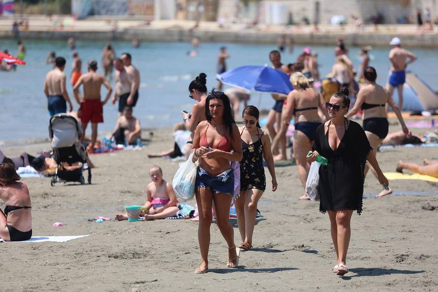 Split: 34 stupnja Celzijevih mnoge su Splićane natjerali na plaže